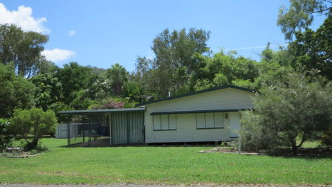 12 Wansfell Street Picnic Bay - Mackay Tourism 0