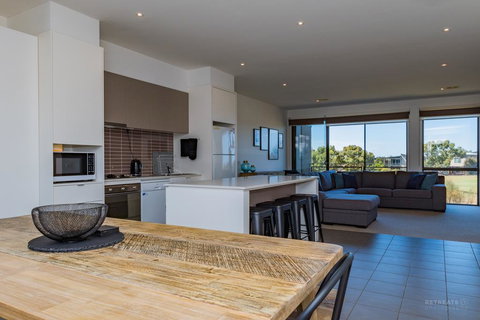 13 Shore Place - Mackay Tourism 2