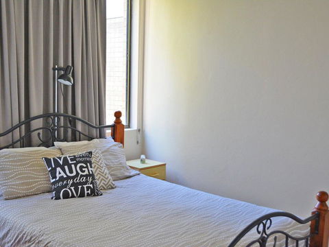 15 'Harbourside' 3-7 Soldiers Point Road - Right On The Waterfront - Mackay Tourism 2
