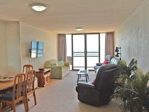 15 'Harbourside' 3-7 Soldiers Point Road - Right On The Waterfront - Mackay Tourism 1