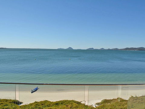 15 'Harbourside' 3-7 Soldiers Point Road - Right On The Waterfront - Mackay Tourism 0