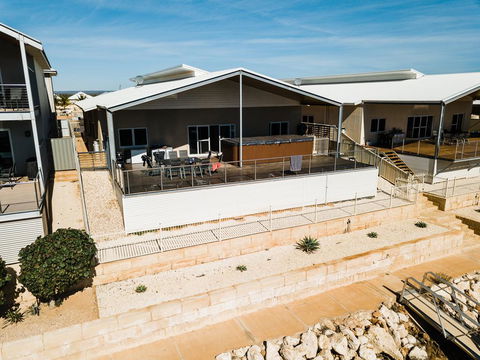 19 Corella Court - Spacious Deck With Swim Spa - Mackay Tourism 0