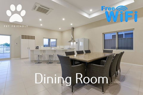 19 Corella Court - Spacious Deck With Swim Spa - Mackay Tourism 3