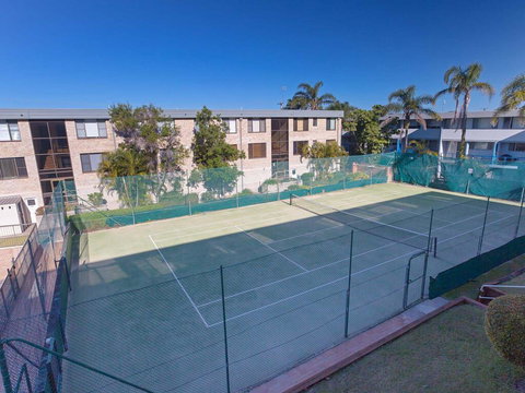 2 'The Dunes', 38 Marine Drive - Pool, Tennis Court And So Close To The Beach - Mackay Tourism 3