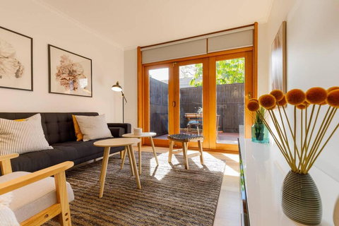 2 Bdrm Apt In Annandale With Courtyard & Parking - Mackay Tourism 2