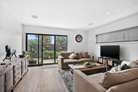 2 Bedroom Townhouse - Family & Corporate Bookings Only - Mackay Tourism 1