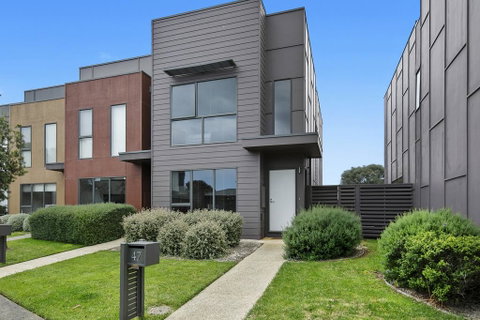2 Bedroom Townhouse - Family & Corporate Bookings Only - Mackay Tourism 3