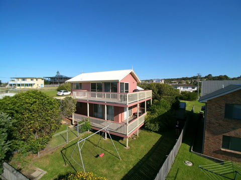 2 Jocelyn Street. Dalmeny - Mackay Tourism 1