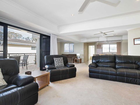 2/137 Soldiers Point Road - Luxury Unit On The Waterfront With Aircon And Free Unlimited Wi Fi - Mackay Tourism 3