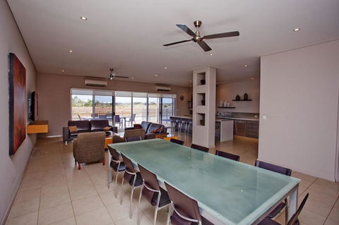 21 Corella Court - PRIVATE JETTY & POOL - Mackay Tourism 2
