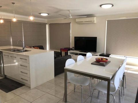 21 On Hursley Motel Apartments - Mackay Tourism 1