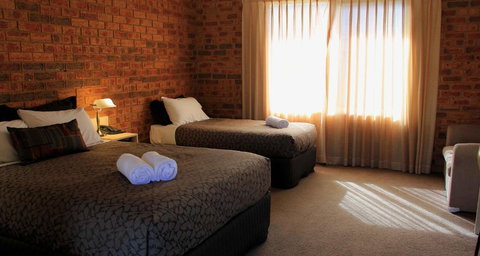 Broadford Sugarloaf Motel - Mackay Tourism 4