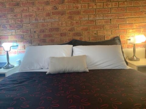 Broadford Sugarloaf Motel - Mackay Tourism 1