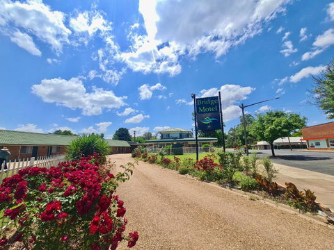 Bridge Motel Wellington - Mackay Tourism 1