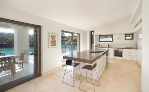 Canalfront Retreat, Private Jetty & Pool - Mackay Tourism 2