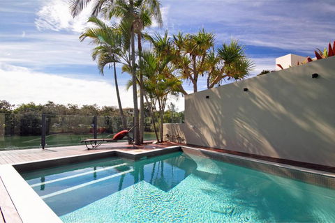 Canalfront Retreat, Private Jetty & Pool - Mackay Tourism 0