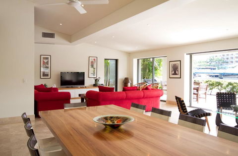 Canalfront Retreat, Private Jetty & Pool - Mackay Tourism 3