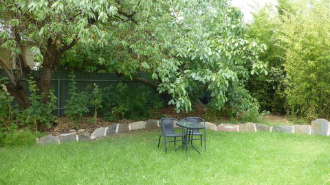 Cabernet Cottage - Mackay Tourism 4