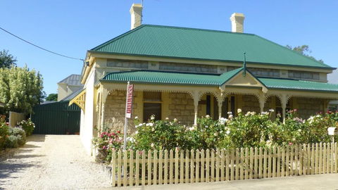 Cabernet Cottage - Mackay Tourism 2