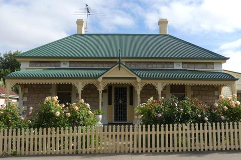 Cabernet Cottage - Mackay Tourism 0