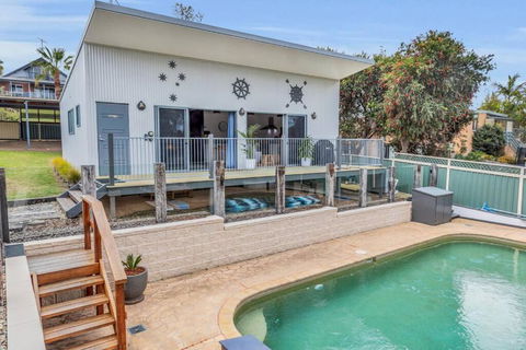 Cabin Getaway In Tathra - Mackay Tourism 0