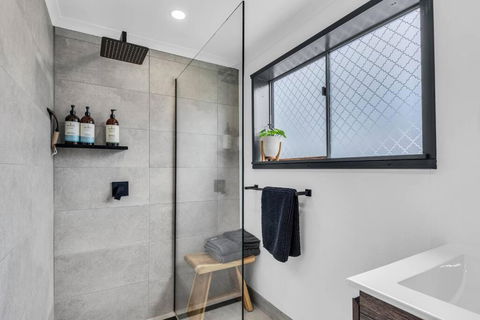 Cabin Getaway In Tathra - Mackay Tourism 3