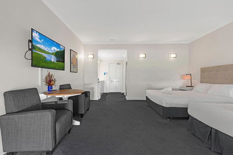 Caledonian Hotel Echuca - Mackay Tourism 2