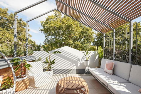 Canopy Terrace - Retreat To Voguish Urban Charm - Mackay Tourism 0