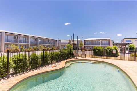 Capella Coach Inn - Mackay Tourism 1