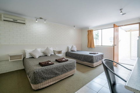 Capella Hotel Motel - Mackay Tourism 4