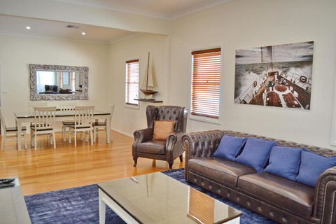 Captains Cottage SWR - Mackay Tourism 3