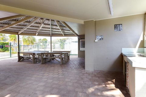 Carindale, 13 19 Dowling Street - Ground Floor Unit With Complex Pool And Tennis Court - Mackay Tourism 3