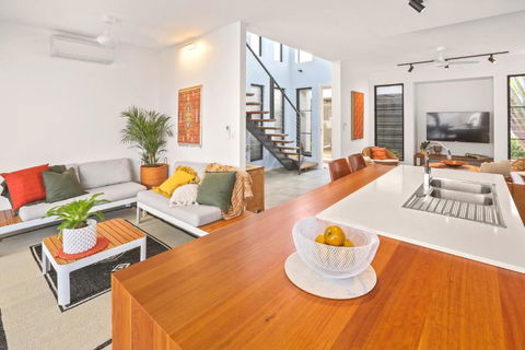 Carinya - Secluded Luxury Minutes From The Beach - Mackay Tourism 4