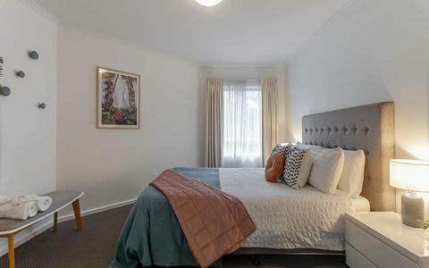 Carrington Views,3 Bedrooms, CBD, Parking - Mackay Tourism 1
