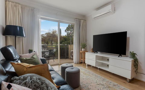 Carrington Views,3 Bedrooms, CBD, Parking - Mackay Tourism 0