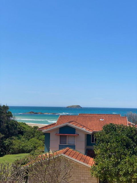 Casa Tropicana Villa With Ocean Views - Steps From Beach Surfs Up! - Mackay Tourism 0