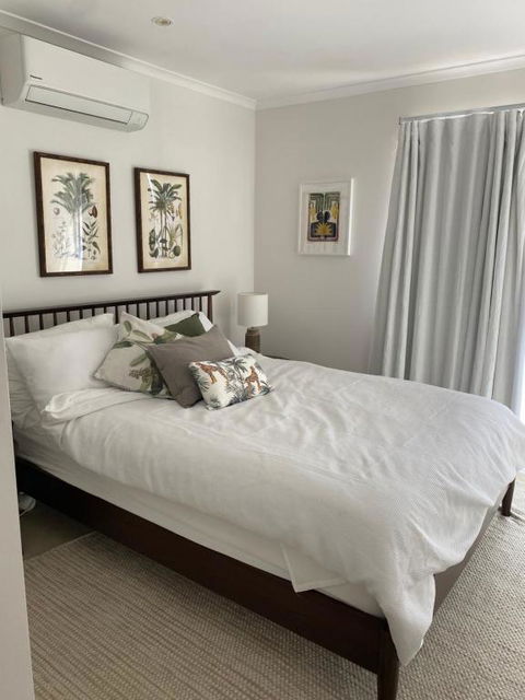 Casa Tropicana Villa With Ocean Views - Steps From Beach Surfs Up! - Mackay Tourism 1