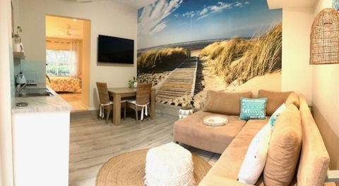 Castaway At Boat Harbour - Mackay Tourism 1