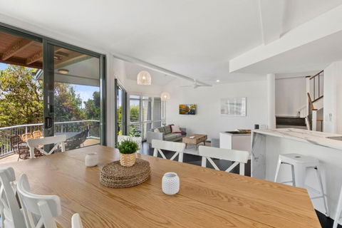 Castaway Cove Beachfront Luxury By Stay Noosa - Mackay Tourism 1