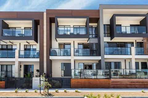Castaway Villa - Water Views Luxury On The Marina - Mackay Tourism 2