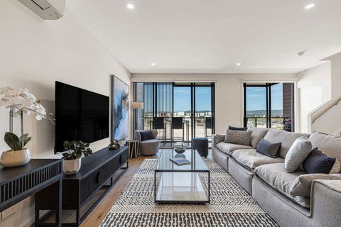 Castaway Villa - Water Views Luxury On The Marina - Mackay Tourism 1