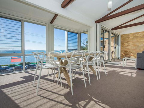 Castaways Unit 8 17 Shoal Bay Road - Mackay Tourism 4