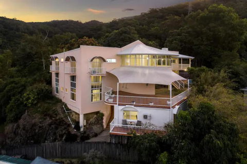 Castle In The Sky - Mackay Tourism 0