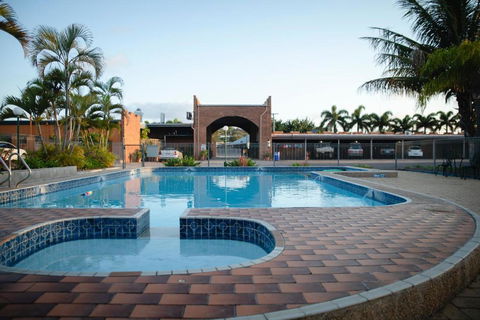 Castle Motor Lodge - Mackay Tourism 1