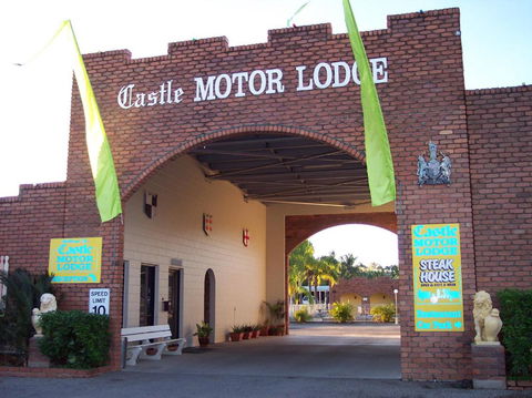 Castle Motor Lodge - Mackay Tourism 3