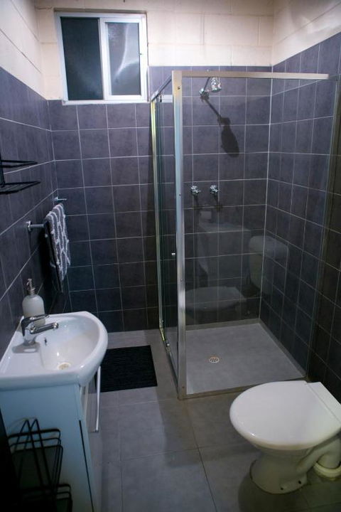 Cave Place Units - Mackay Tourism 3