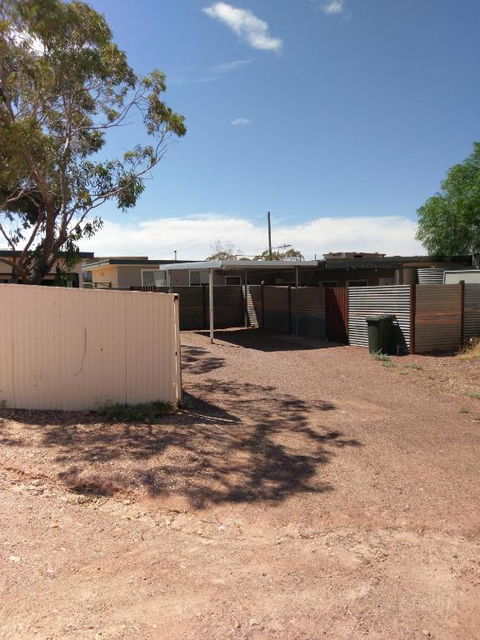 Cave Place Units - Mackay Tourism 1