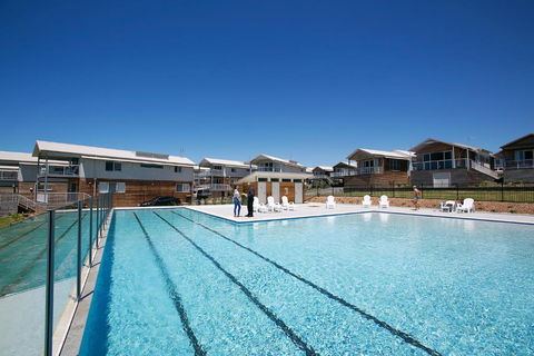 Caves Coastal Bar & Bungalows - Mackay Tourism 0