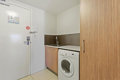 CBD Executive Apartments - Mackay Tourism 2