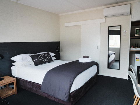 Cedar Lodge - Mackay Tourism 1